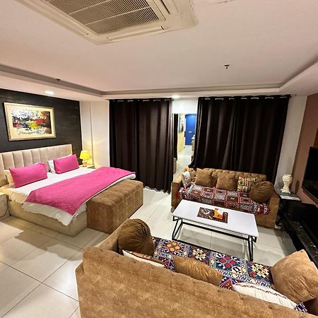 Sunset Luxury Gold Crest Mall Residency Лахор Екстериор снимка