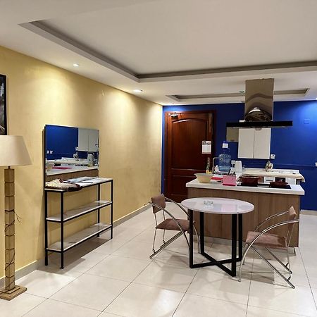 Sunset Luxury Gold Crest Mall Residency Лахор Екстериор снимка