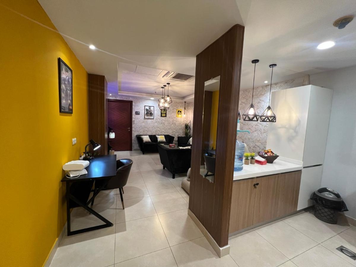 Sunset Luxury Gold Crest Mall Residency Лахор Екстериор снимка