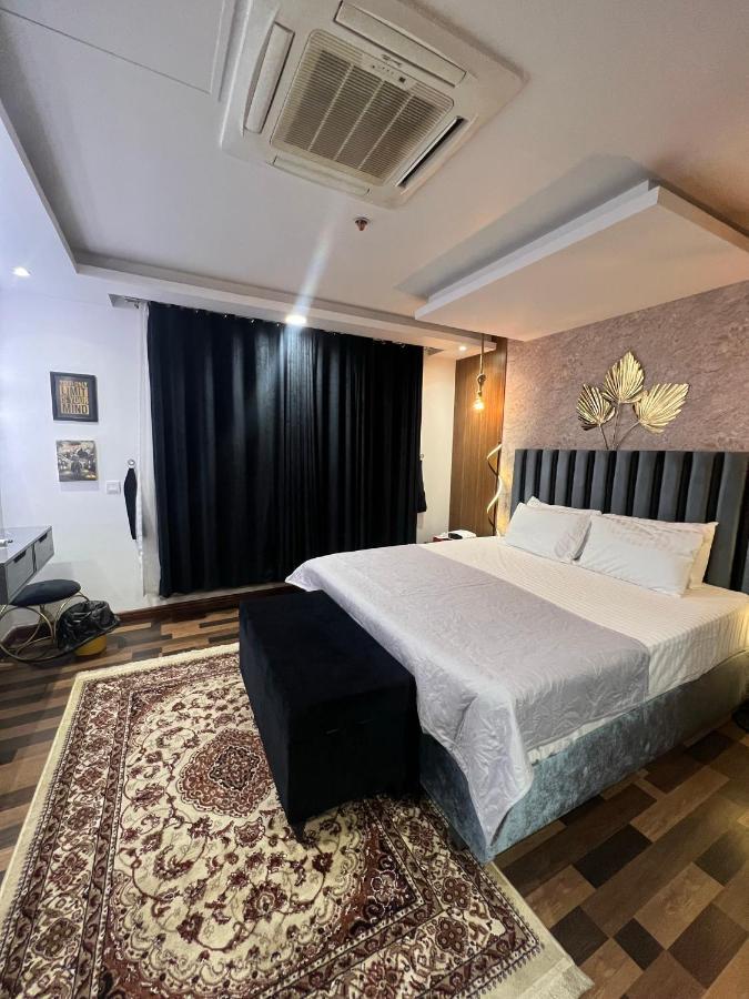 Sunset Luxury Gold Crest Mall Residency Лахор Екстериор снимка