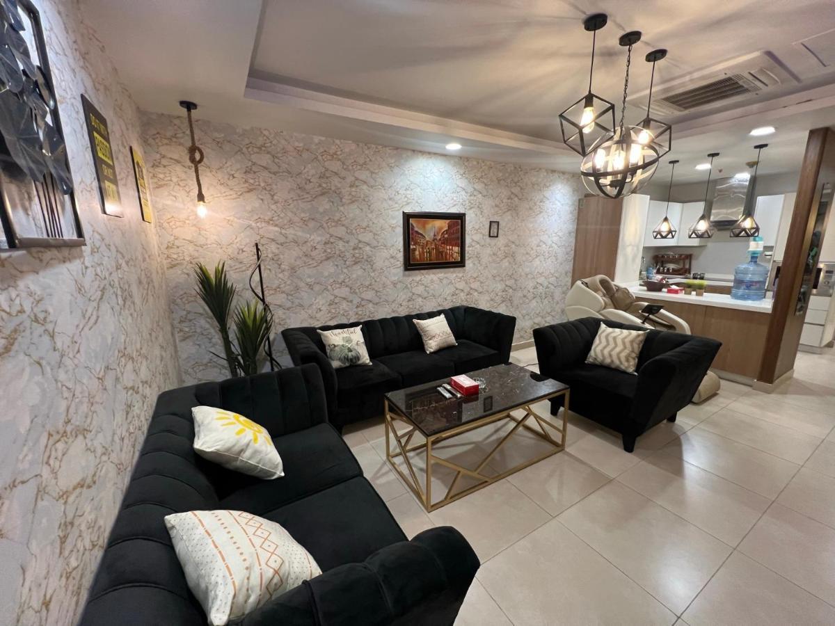 Sunset Luxury Gold Crest Mall Residency Лахор Екстериор снимка
