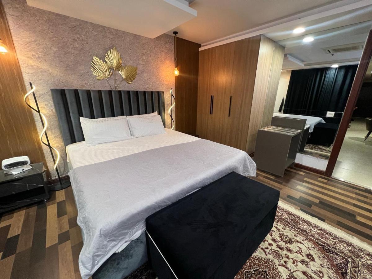 Sunset Luxury Gold Crest Mall Residency Лахор Екстериор снимка
