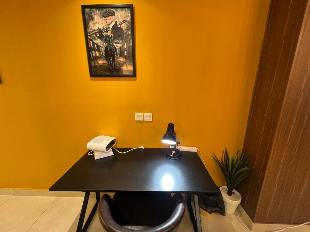 Sunset Luxury Gold Crest Mall Residency Лахор Екстериор снимка