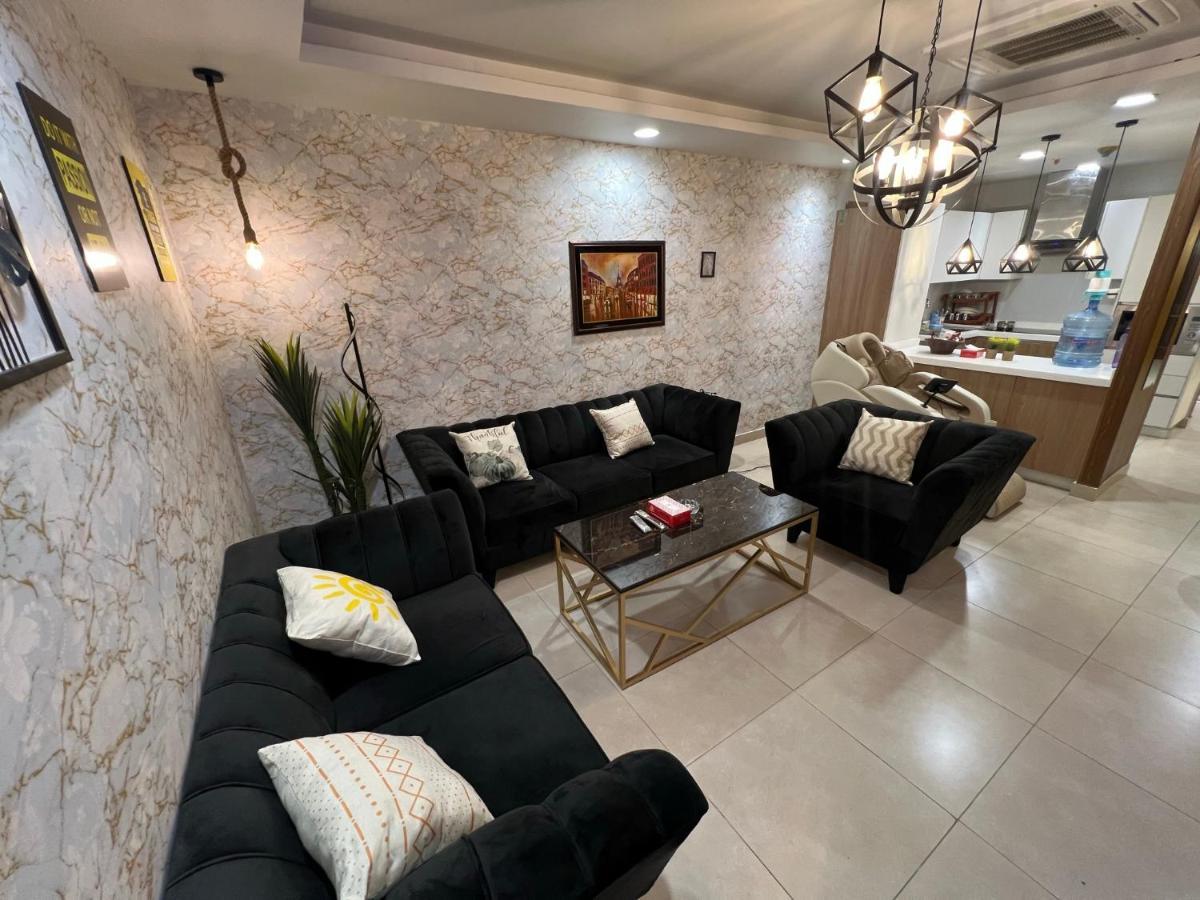 Sunset Luxury Gold Crest Mall Residency Лахор Екстериор снимка