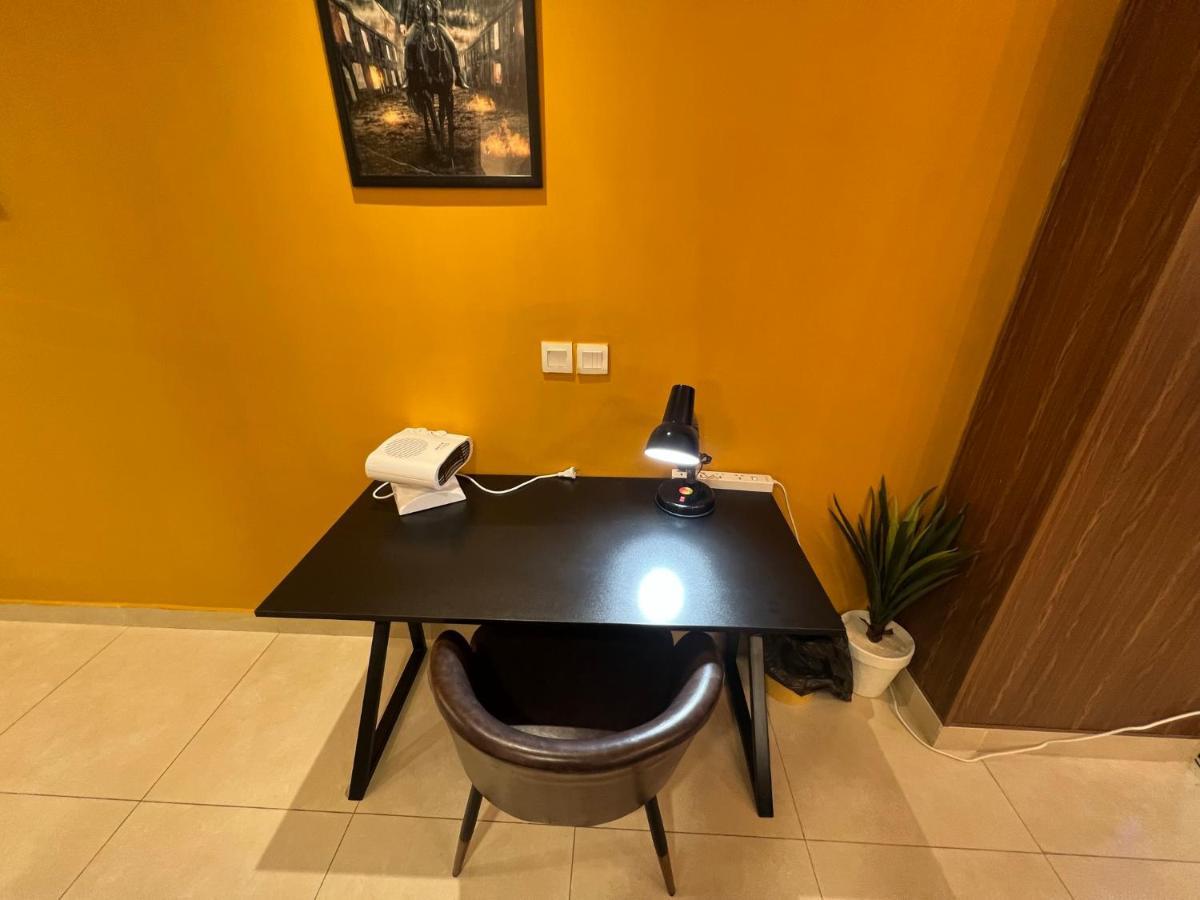 Sunset Luxury Gold Crest Mall Residency Лахор Екстериор снимка