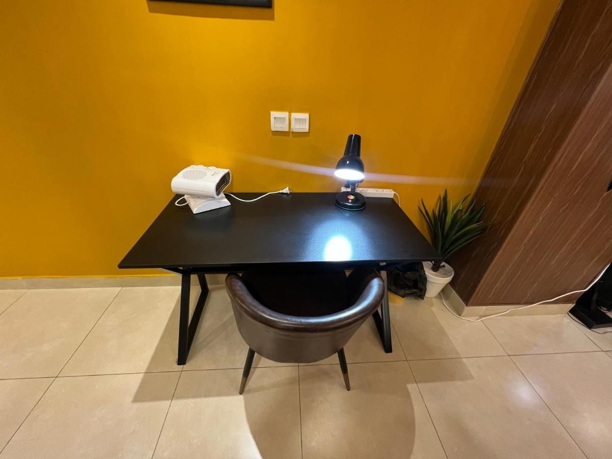 Sunset Luxury Gold Crest Mall Residency Лахор Екстериор снимка