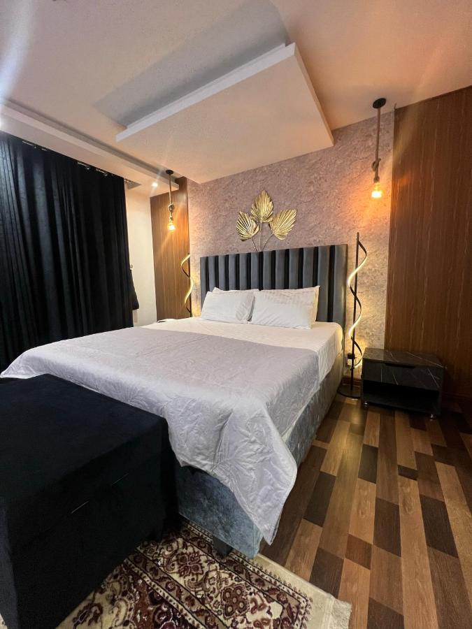 Sunset Luxury Gold Crest Mall Residency Лахор Екстериор снимка