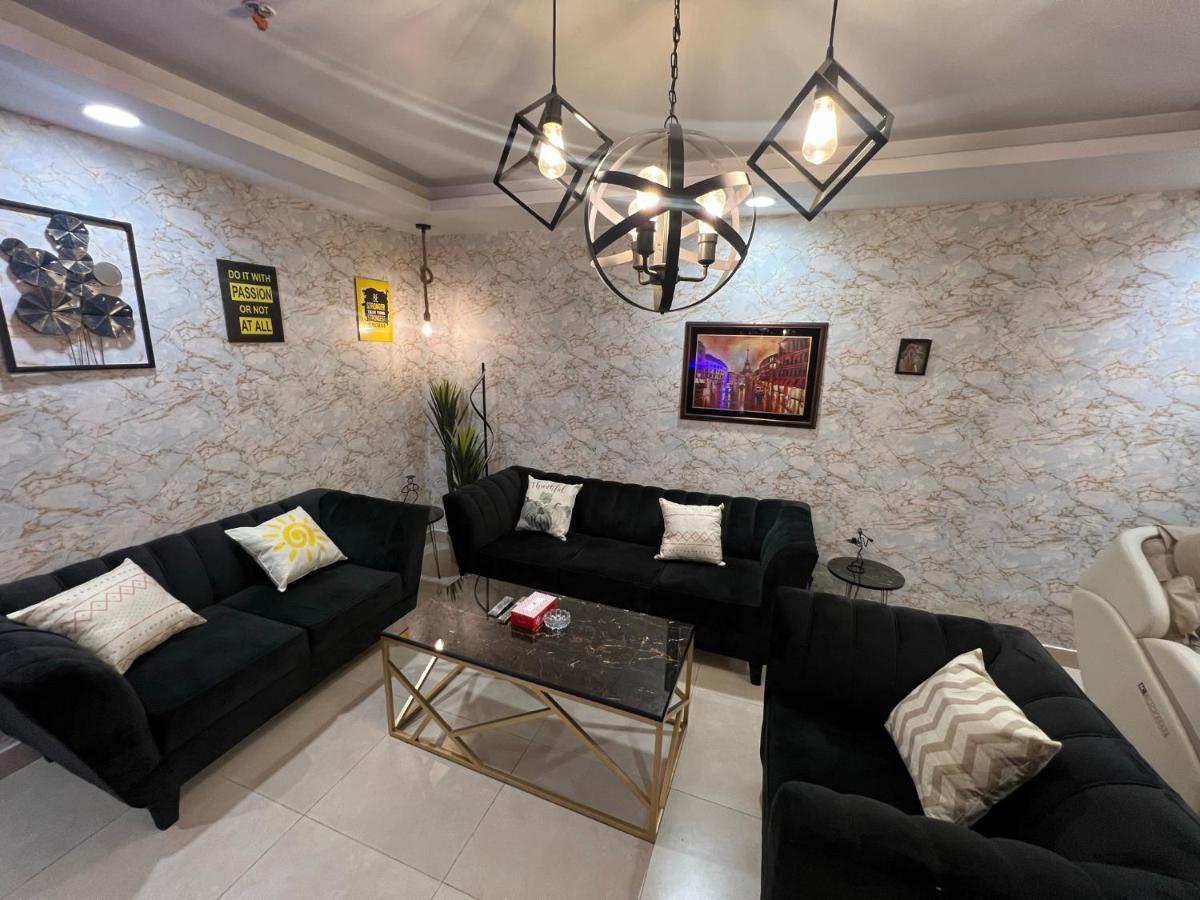 Sunset Luxury Gold Crest Mall Residency Лахор Екстериор снимка