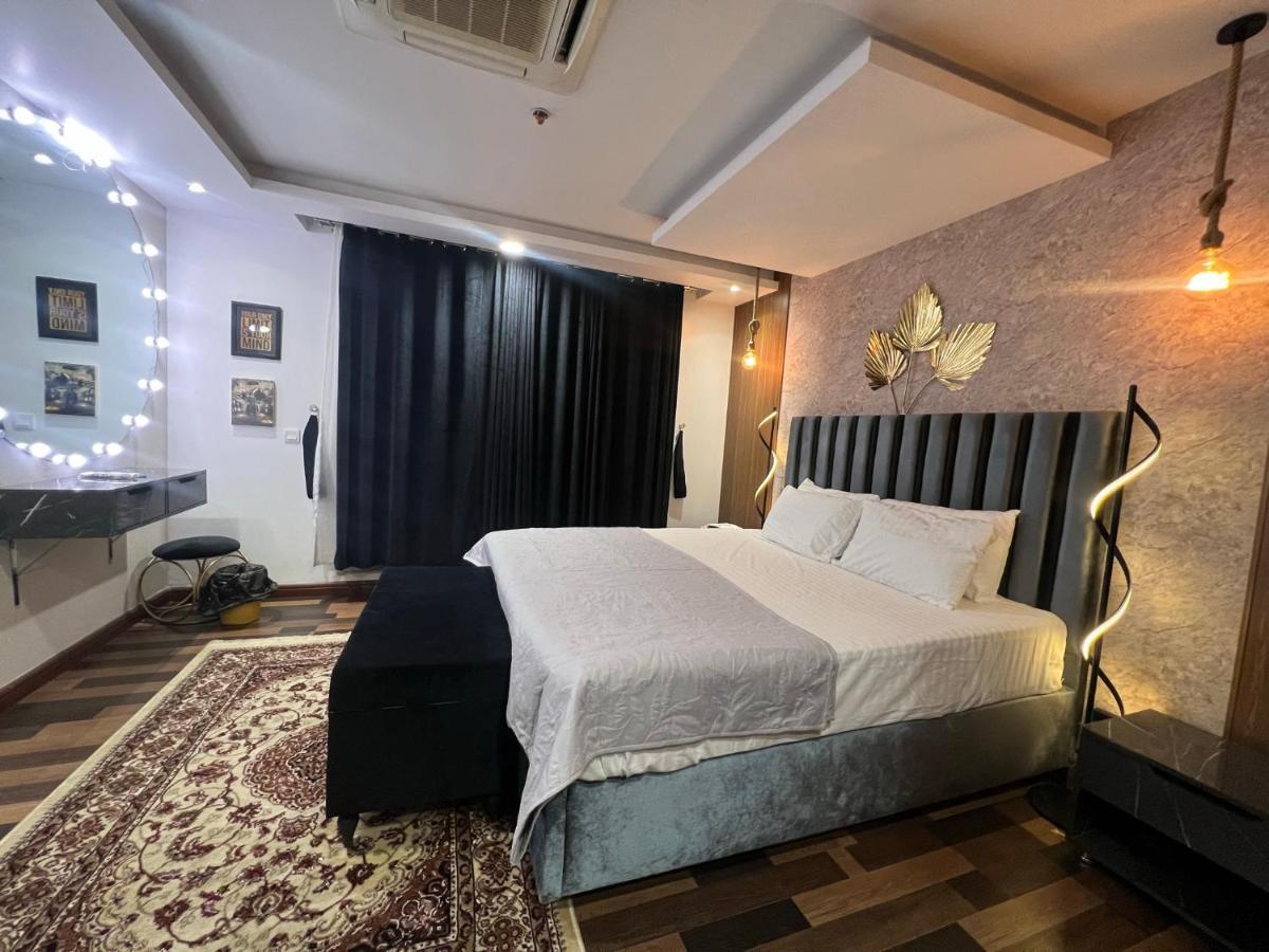 Sunset Luxury Gold Crest Mall Residency Лахор Екстериор снимка