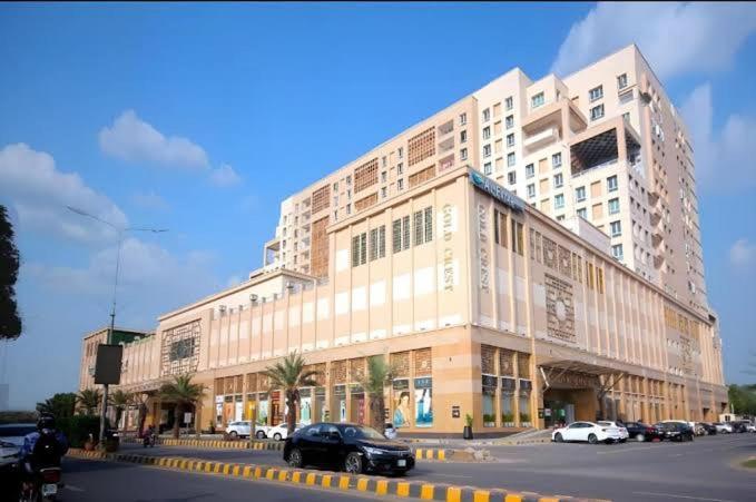 Sunset Luxury Gold Crest Mall Residency Лахор Екстериор снимка