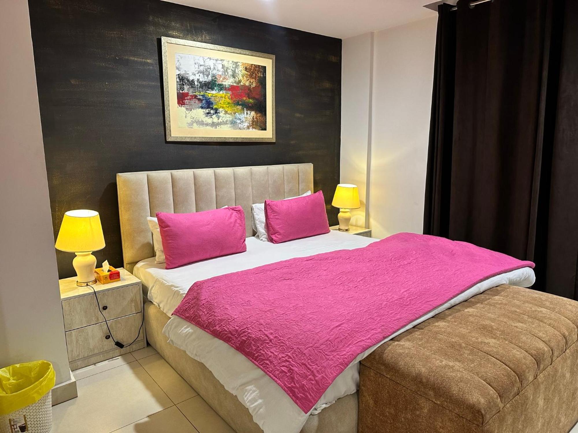 Sunset Luxury Gold Crest Mall Residency Лахор Екстериор снимка