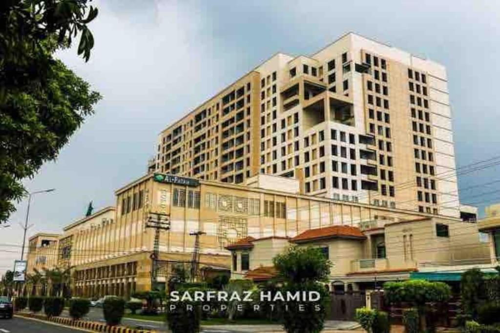 Sunset Luxury Gold Crest Mall Residency Лахор Екстериор снимка