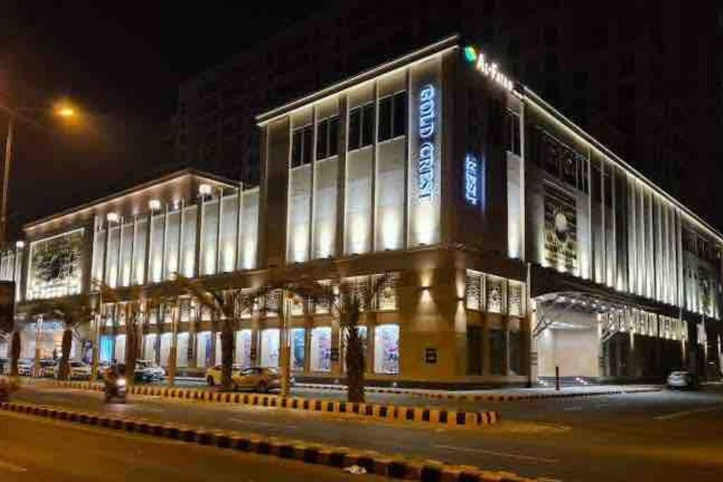 Sunset Luxury Gold Crest Mall Residency Лахор Екстериор снимка