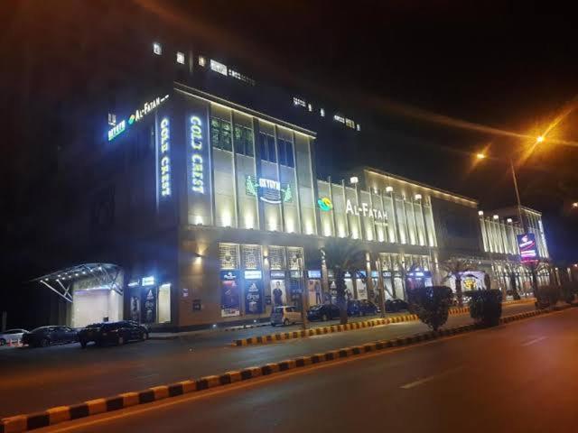 Sunset Luxury Gold Crest Mall Residency Лахор Екстериор снимка